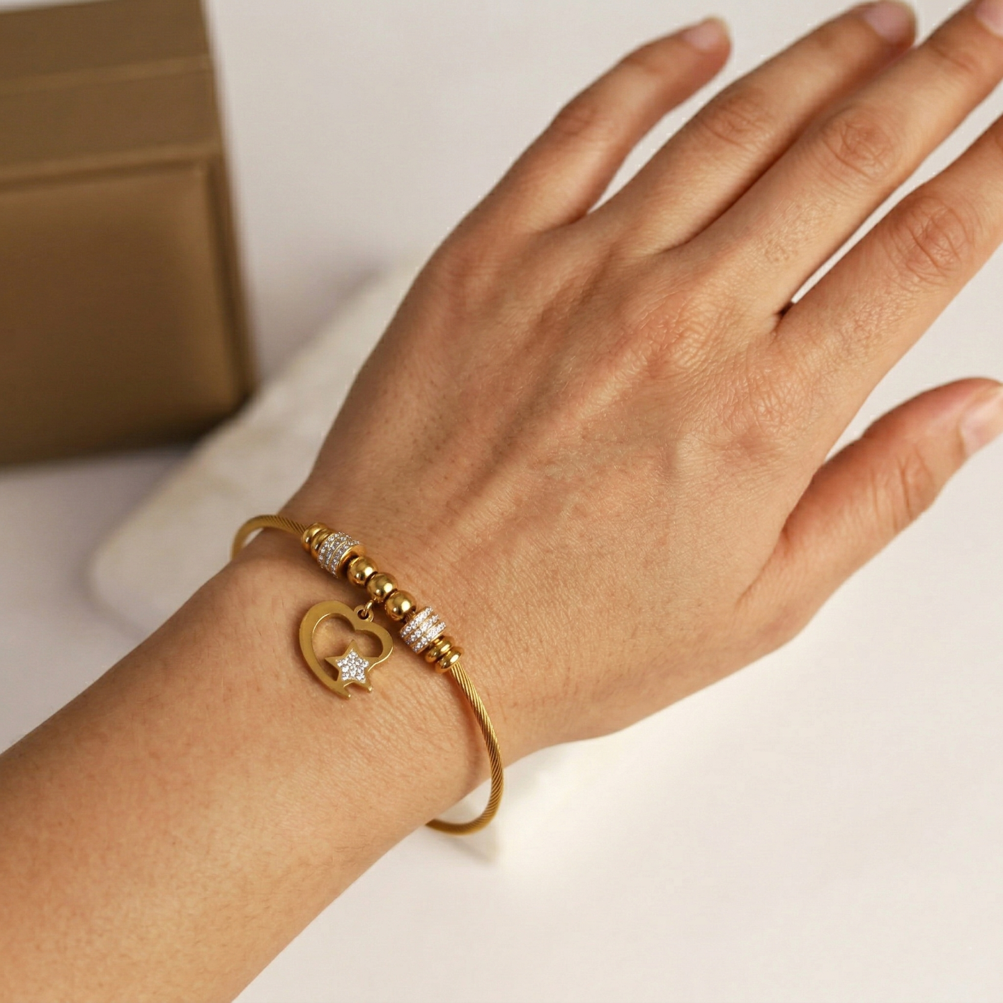 CHARM MAGNET BRACELET