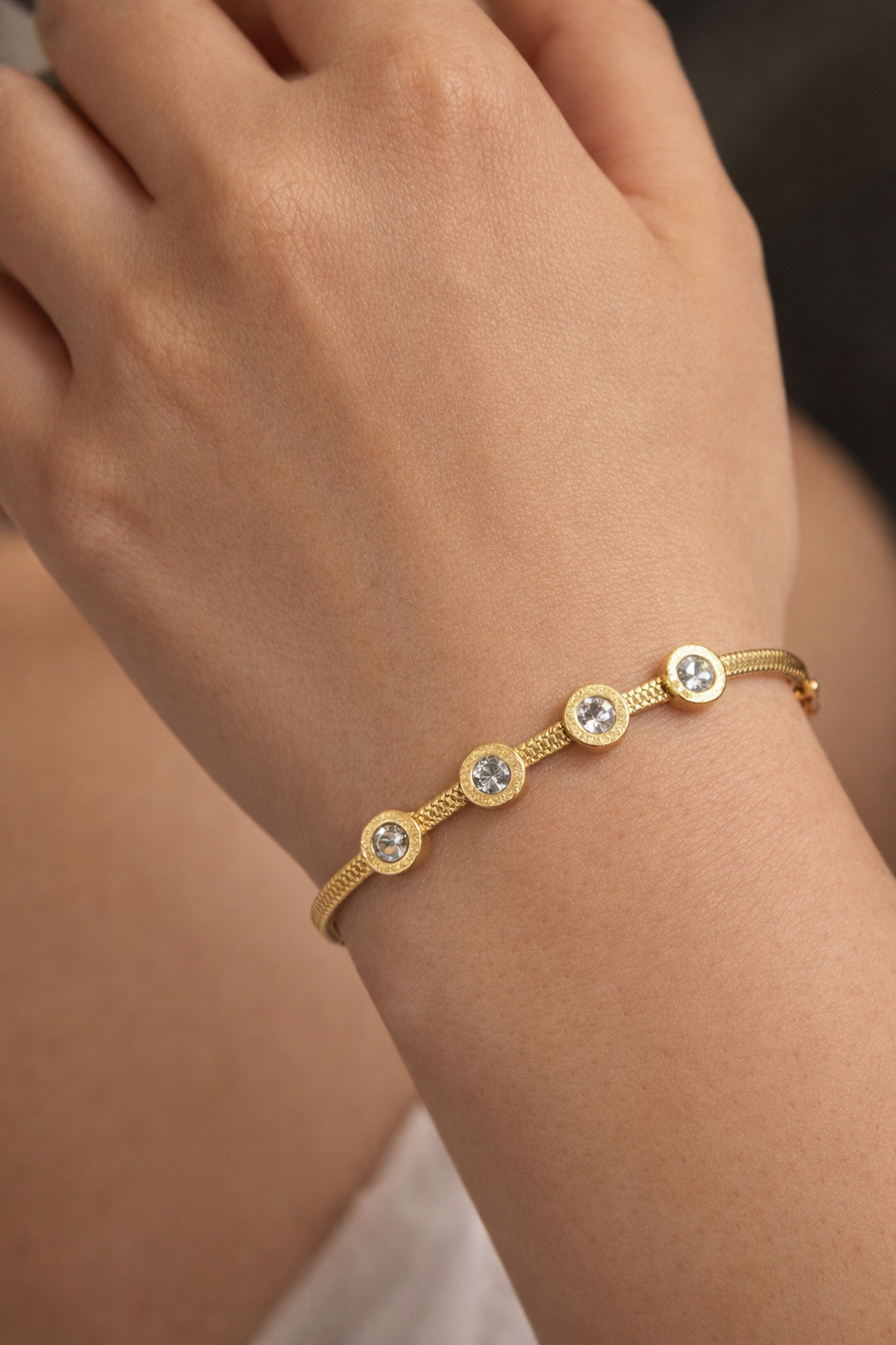 CRYSTAL CIRCLE CHAIN BRACELET