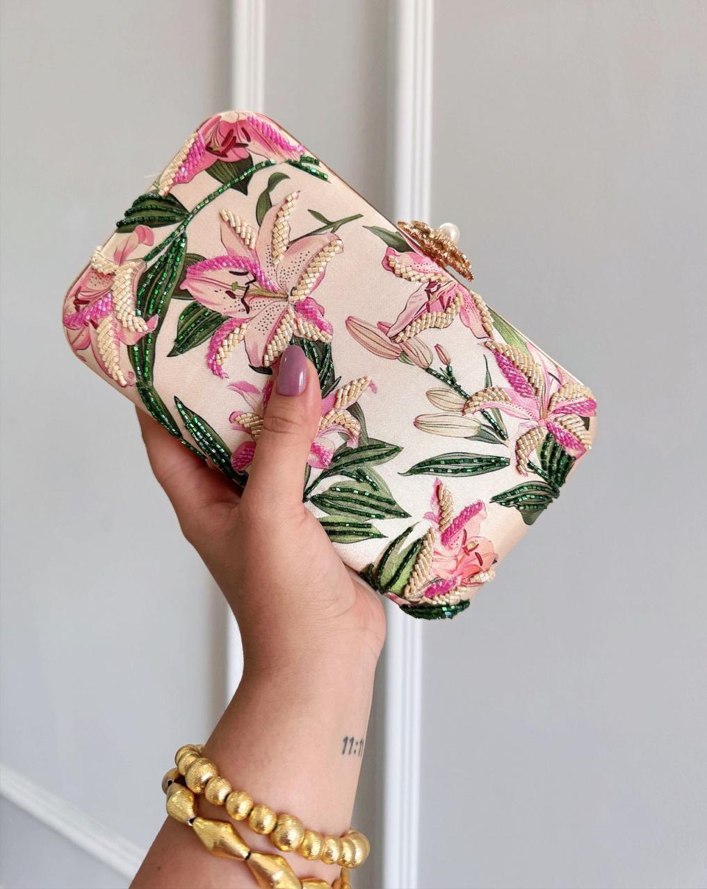 ELEGANT EMBROIDERY CLUTCH