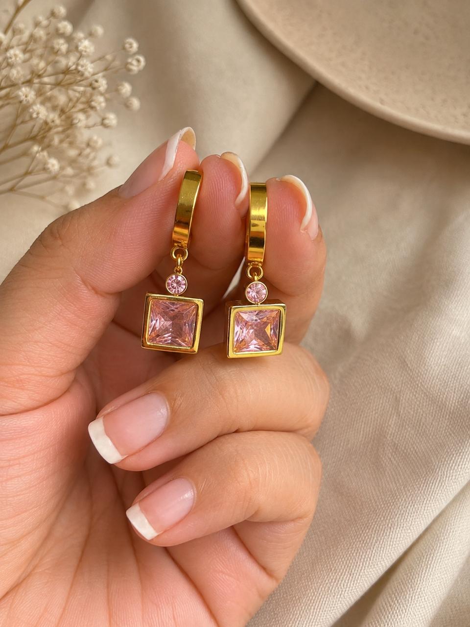 SQ SHAPED EARRINGS