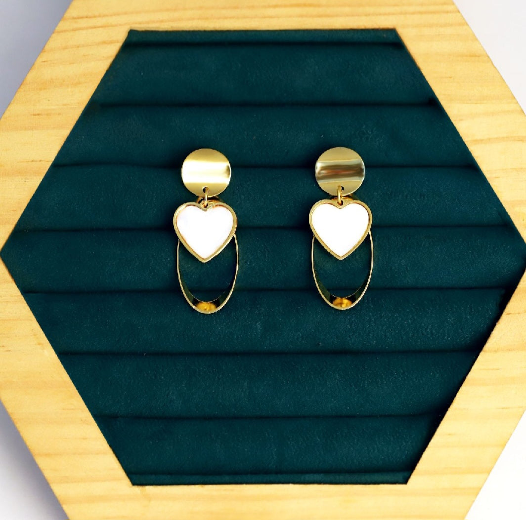 HEART OVAL EARRING