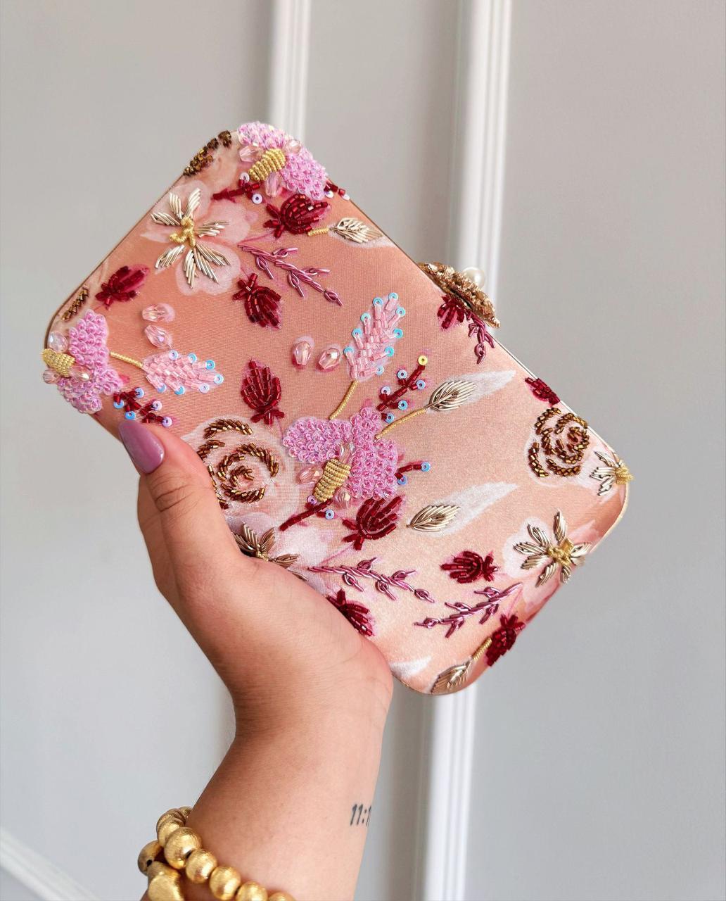 ELEGANT EMBROIDERY CLUTCH