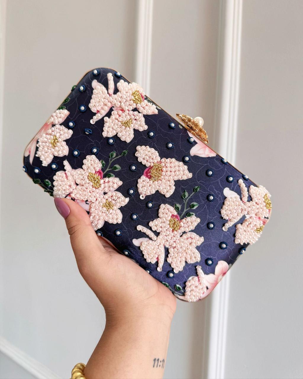 ELEGANT EMBROIDERY CLUTCH