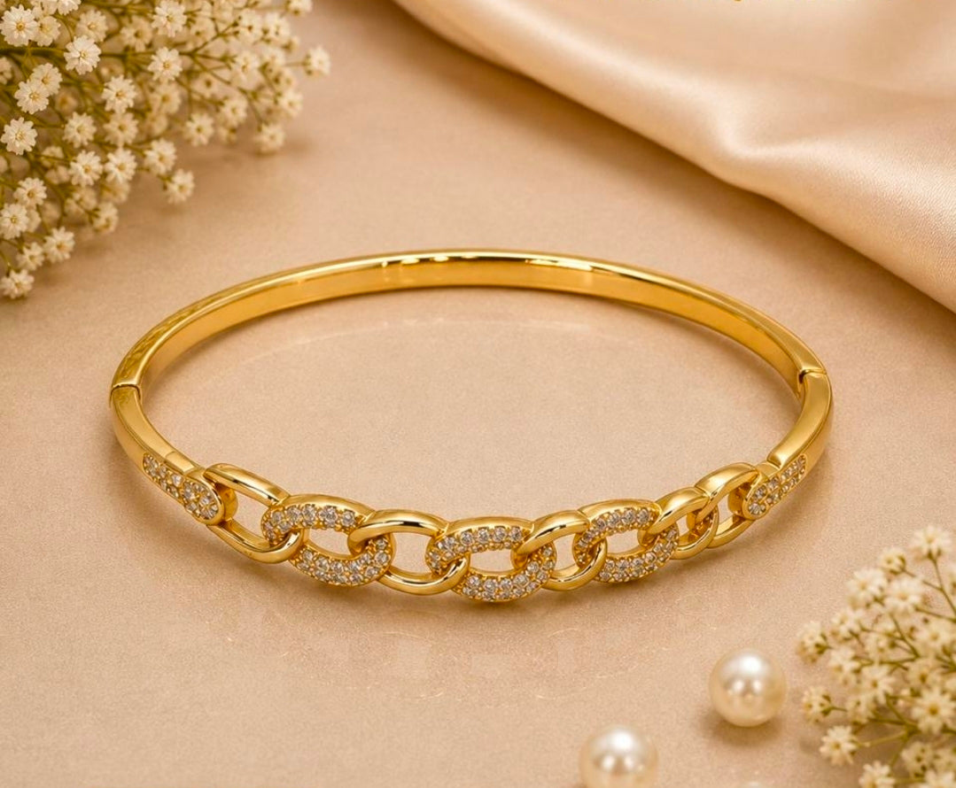LINK STUDDED BRACELET