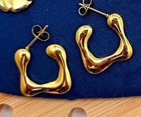 SQUARE SHAPED EARRINGS