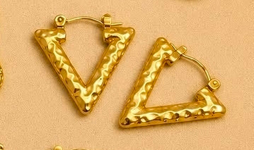 TRIANGLE SHAPED EARRING