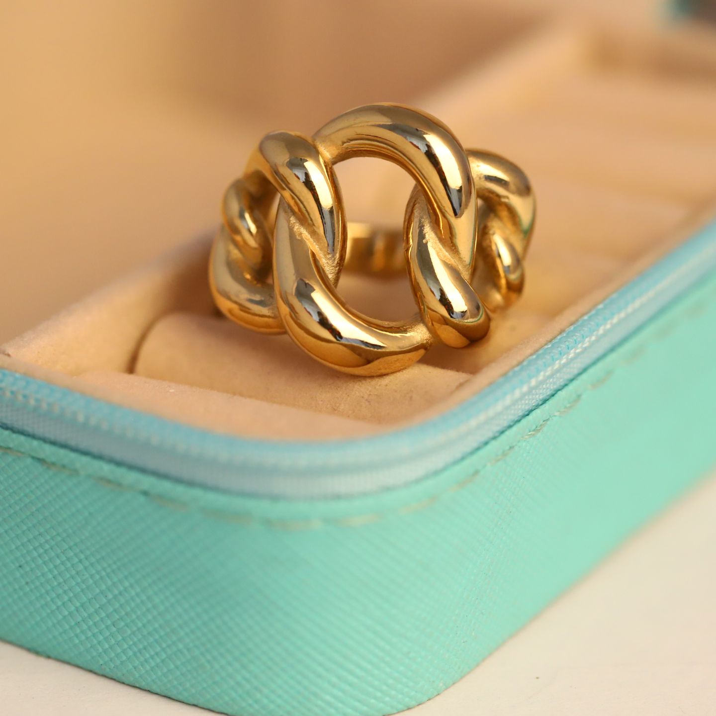 OVERLAP OVAL SHAPED