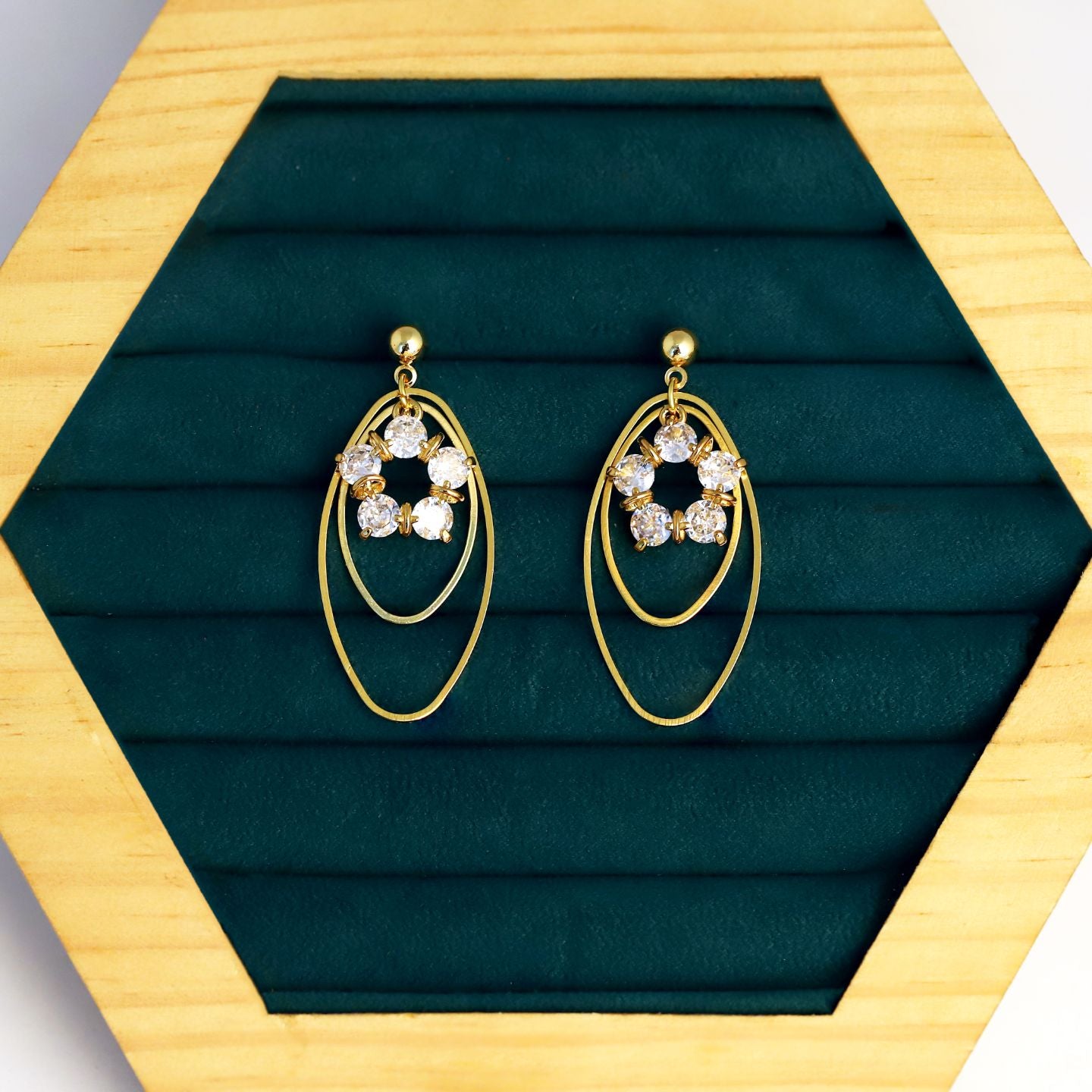 STUDDED FLOWER DESIGN EARRING