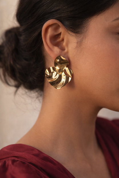 WAVY PATTERN STYLE EARRING