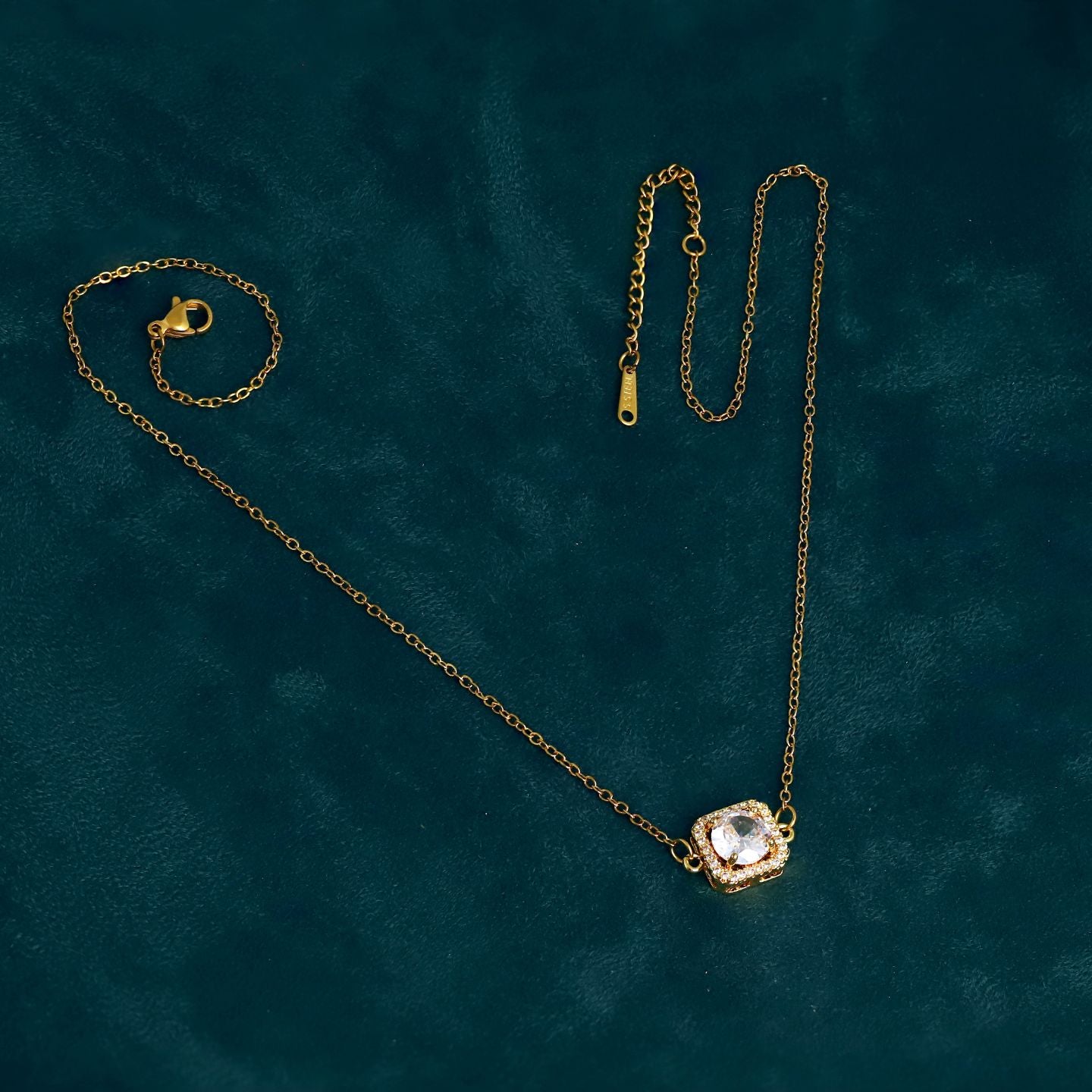 SQ PENDANT NECKPIECE