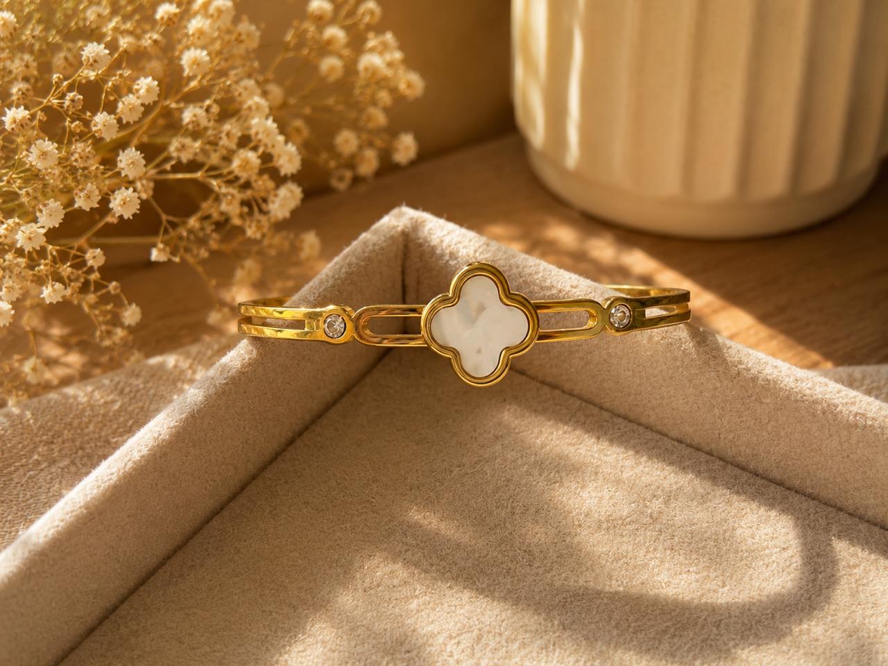 WHITE OPENABLE SMALL PATTERN KADA