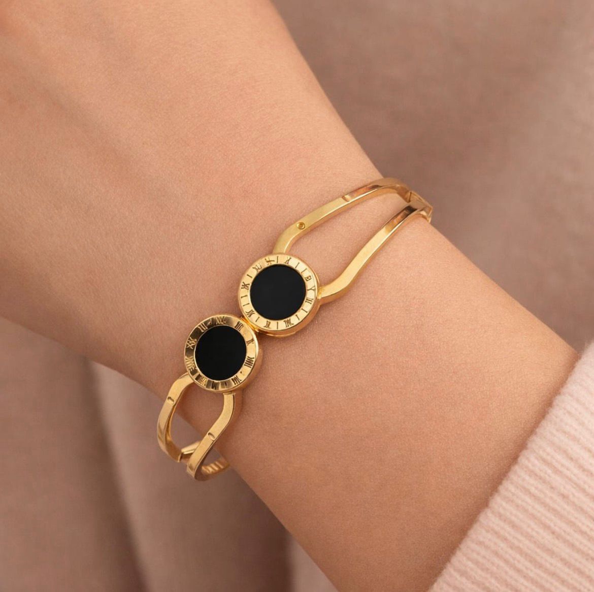 DUAL CIRCLE BLACK BRACELET