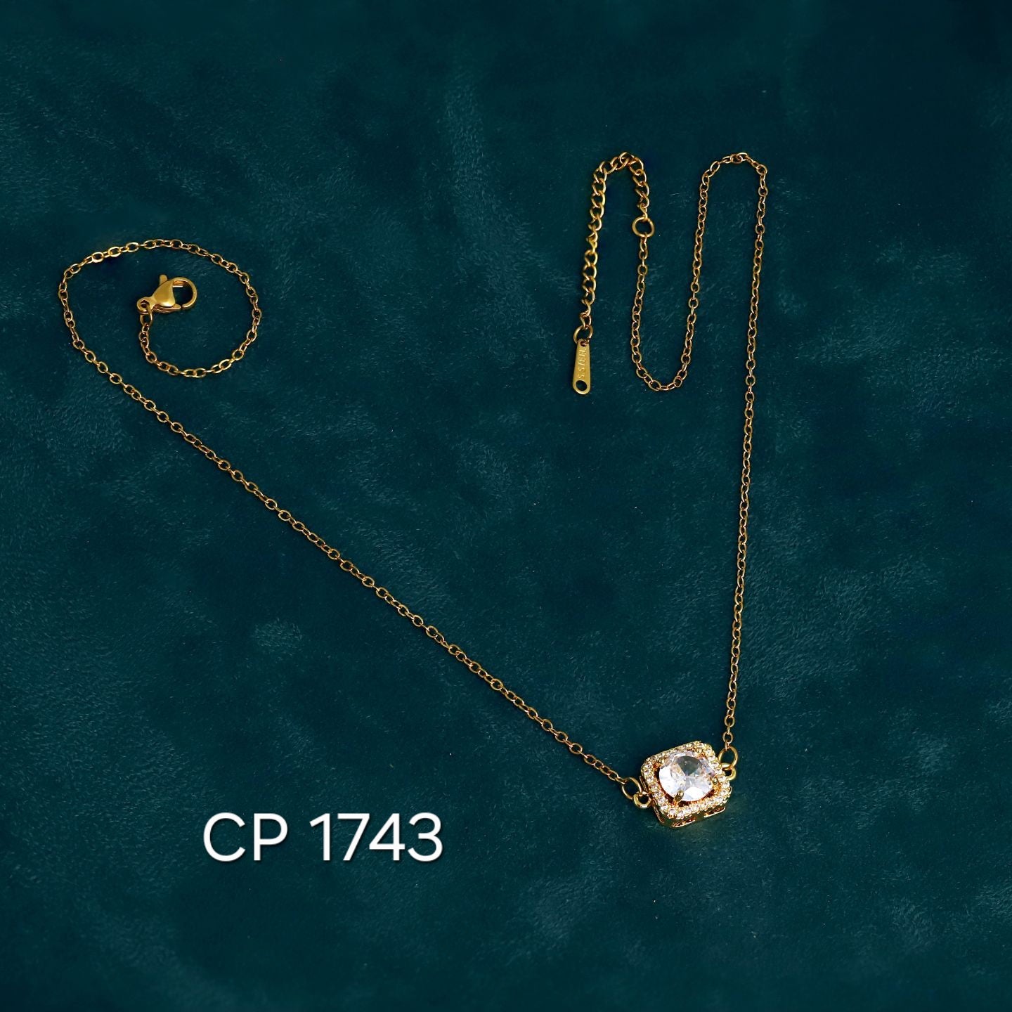 SQ PENDANT NECKPIECE