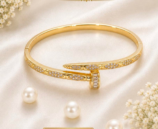 NAIL STUDDED BRACELET
