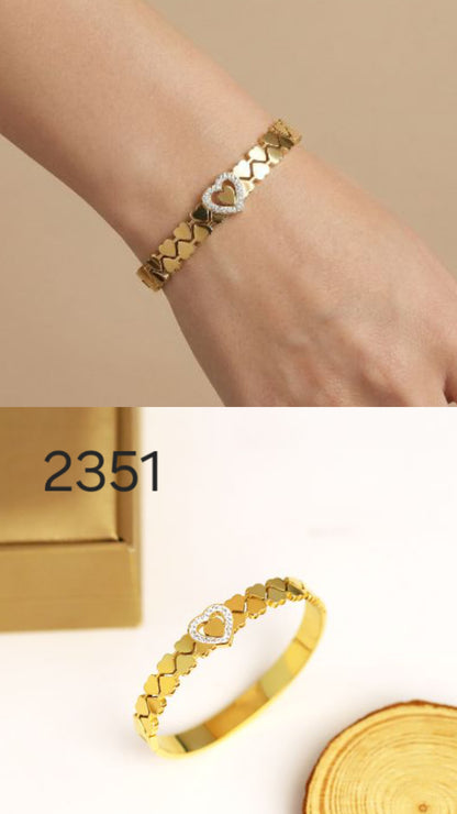 HEART FLOWING BRACELET