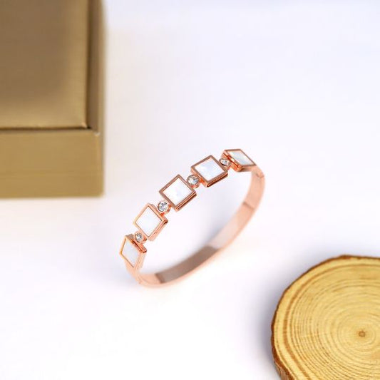 WHITE SQ STONE BRACELET