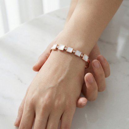 WHITE SQ STONE BRACELET