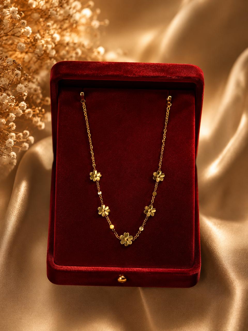 FLOWER PATTERN NECKLACE
