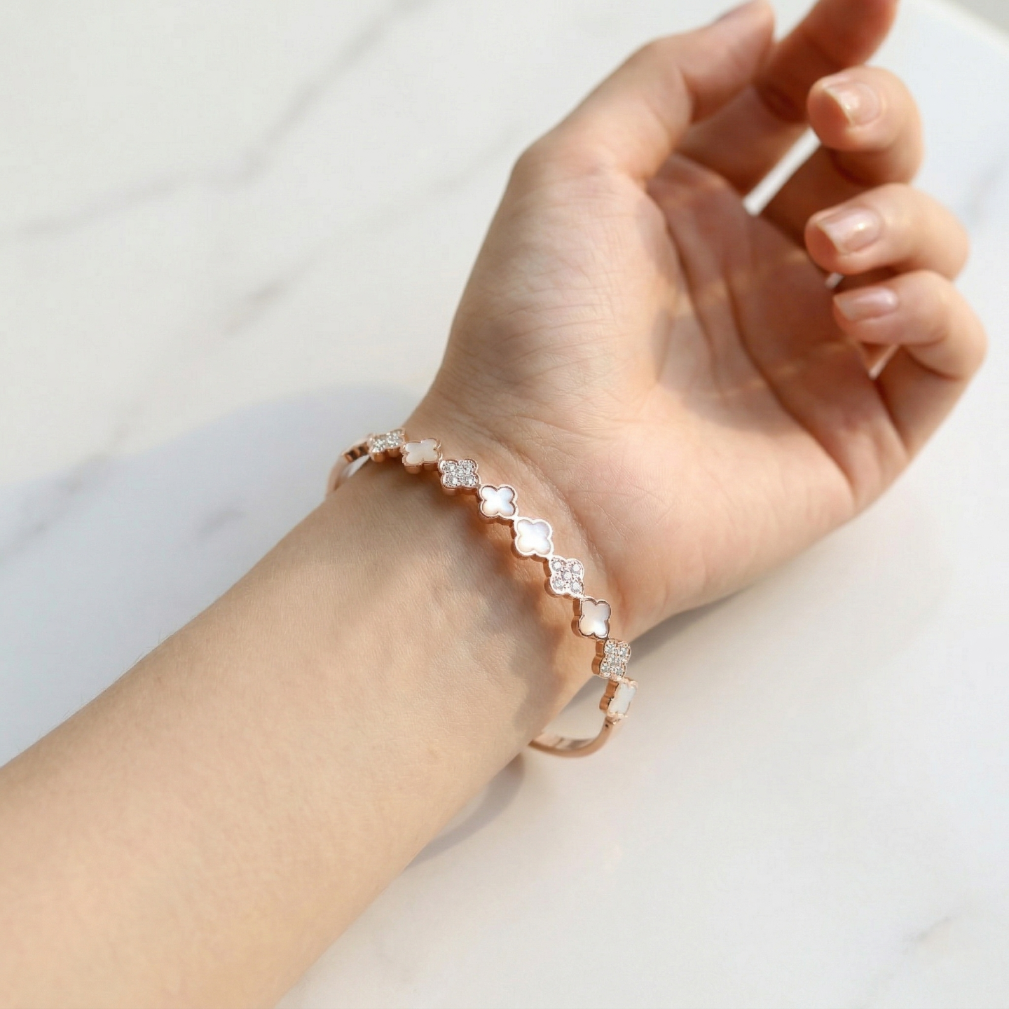 FRONT OPENABLE BRACELET