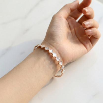 FRONT OPENABLE BRACELET
