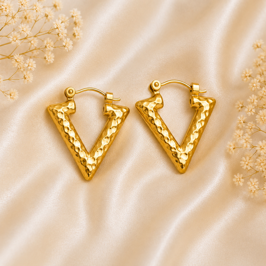 TRIANGLE SHAPED EARRING