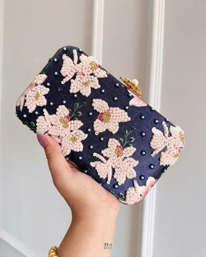 ELEGANT EMBROIDERY CLUTCH