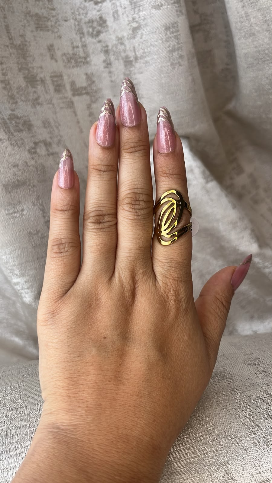 OVERLAPPING PATTERN RING