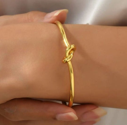 KNOT BRACELET