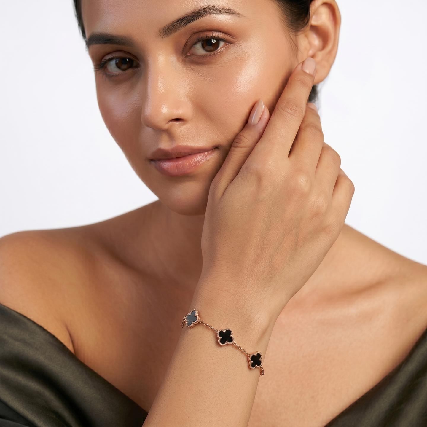 BLACK CLOVE CHAIN BRACELET