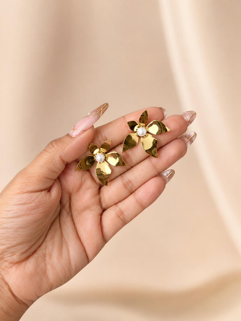 PEARL FLOWER EARRINGS