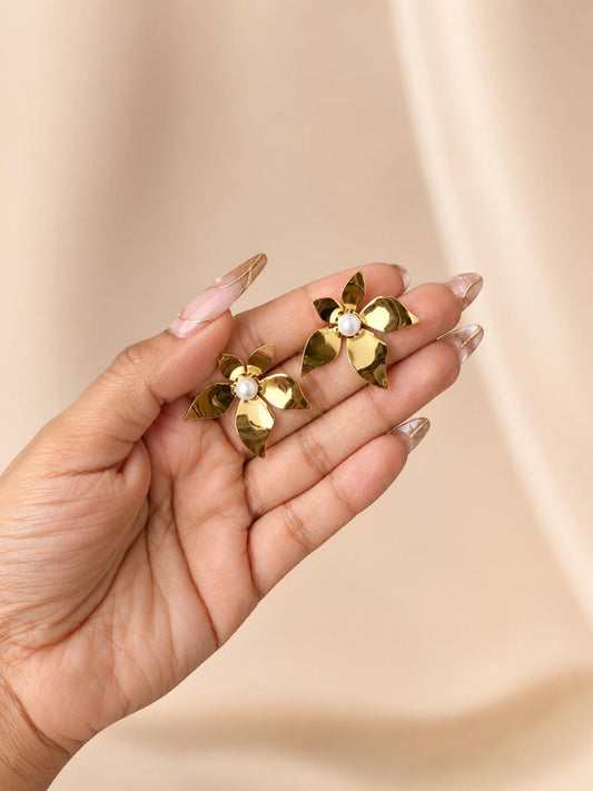 PEARL FLOWER EARRINGS