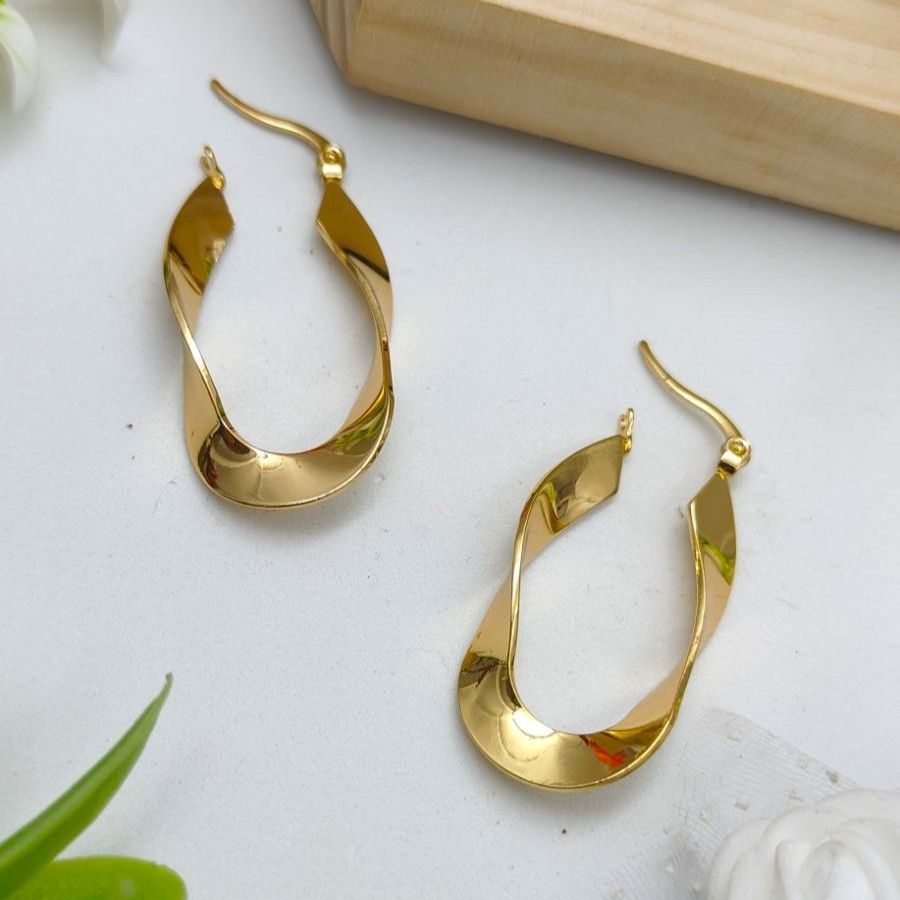 WAVY PATTERN HOOP EARRING