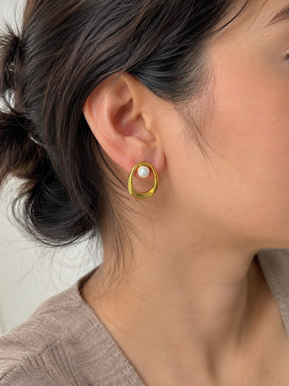 PEARL STUD EARRING