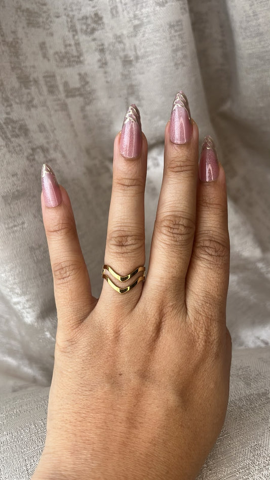 DOUBLE V LINE RING