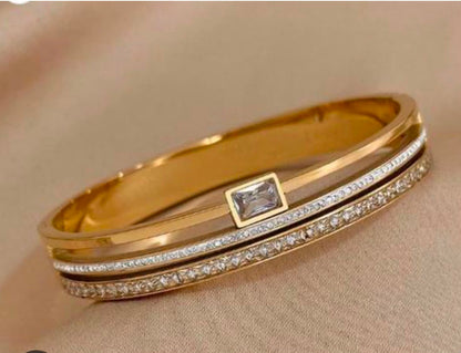GOLDEN STONE KADA BRACELET