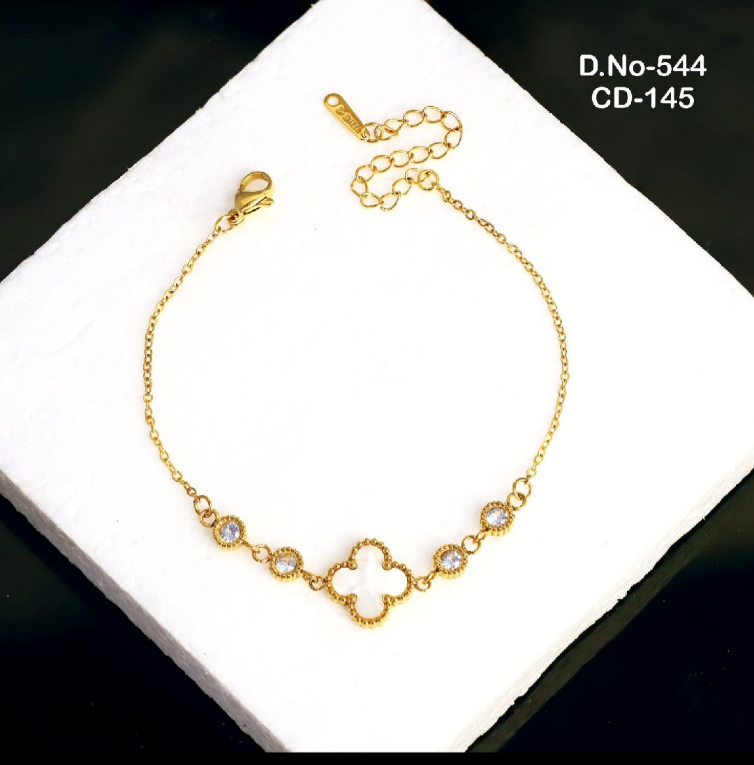 WHITE FLOWER CHAIN BRACELET