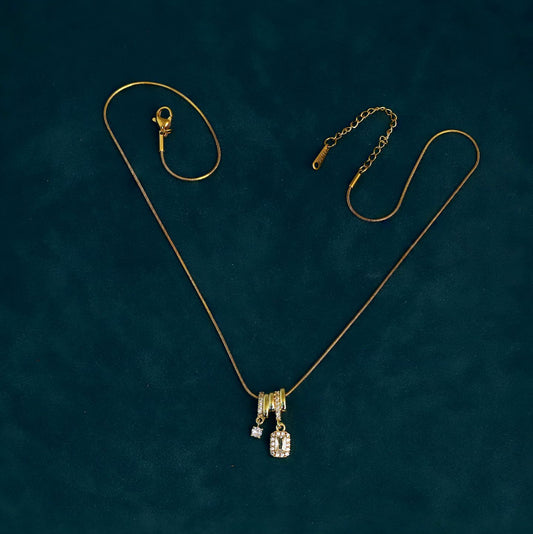 STUDDED PENDANT RECT NECKLACE