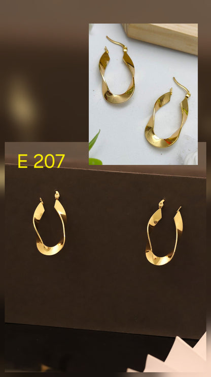 WAVY PATTERN HOOP EARRING