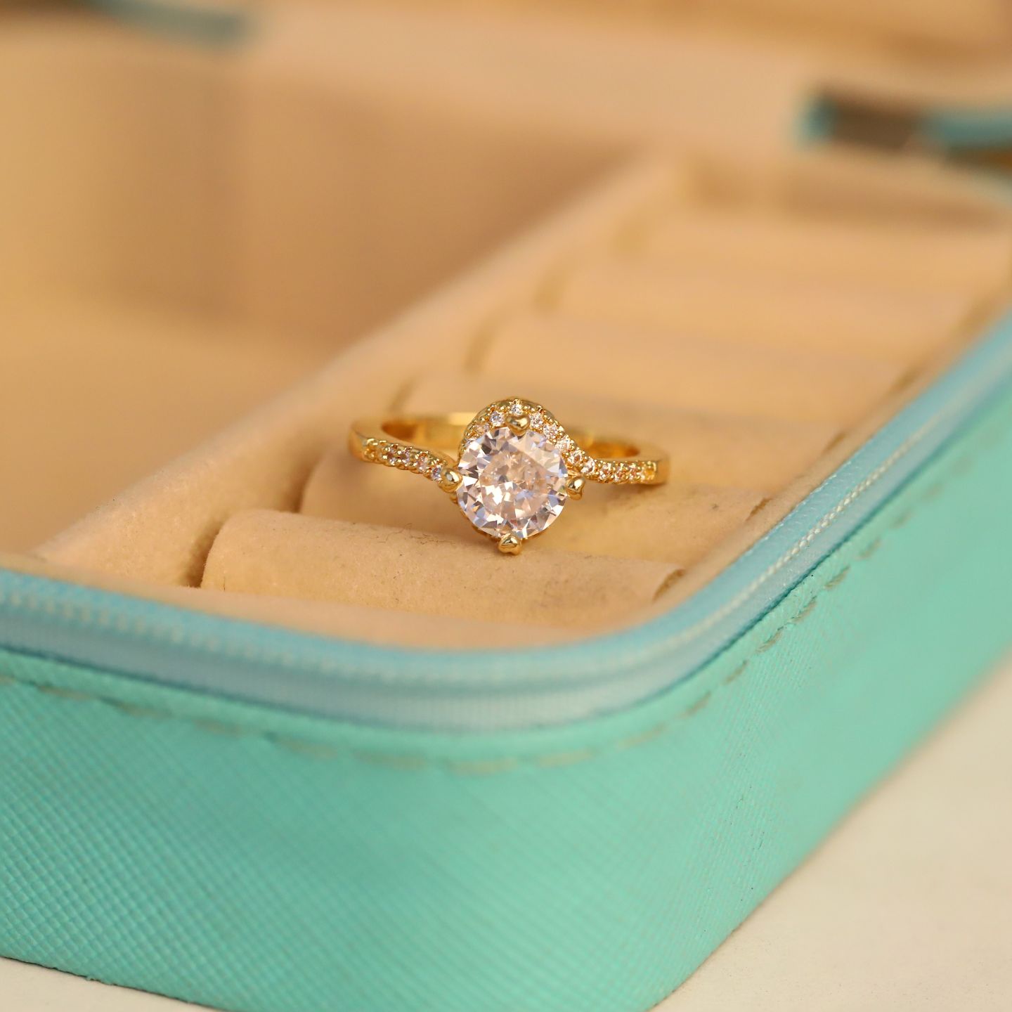 OVAL DESIGN STUD RING