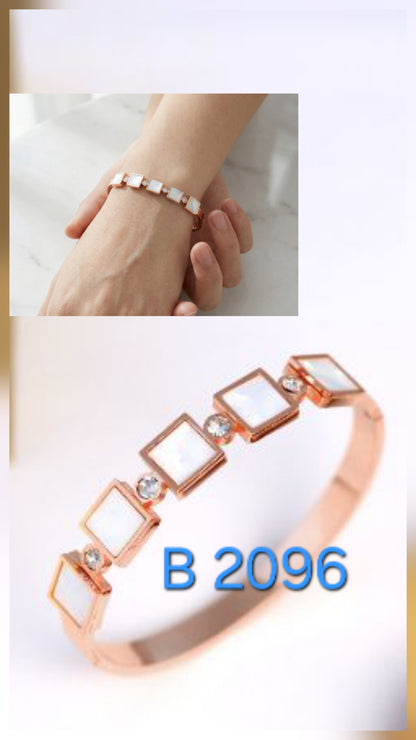 WHITE SQ STONE BRACELET